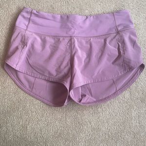 Speed Up Low-Rise Lined Short 2.5” in the color velvet dust